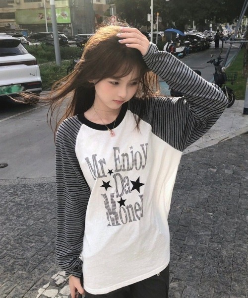 SHERU(シェル)の「星柄 ボーダー スリーブ ラグランTシャツ ロンT(Tシャツ/カットソー・レディース・ブラック/グレー・M)」の11枚目の写真