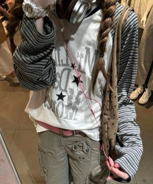 SHERU(シェル)の「星柄 ボーダー スリーブ ラグランTシャツ ロンT(Tシャツ/カットソー・レディース・ブラック/グレー・M)」の14枚目の写真