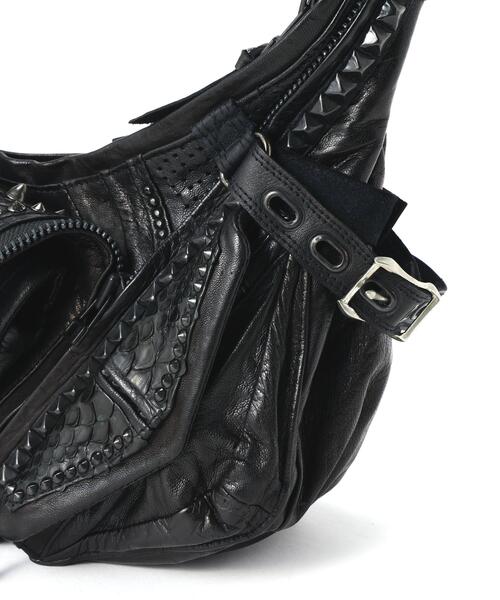 KMRii(ケムリ)の「KMRii/ケムリ/KB-Shoulder Black Serpent Killer(ショルダーバッグ・メンズ・ブラック・F)」の9枚目の写真