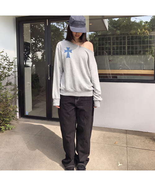 GRAVER（グレーバー）の「[WOMAN]DOT CROSS 刺繍 ワンショルダー スウェット_3color（Tシャツ/カットソー・レディース・ブラック/グレー/パープル・FREE）」の2枚目の写真