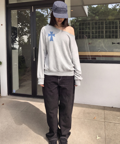 GRAVER（グレーバー）の「[WOMAN]DOT CROSS 刺繍 ワンショルダー スウェット_3color（Tシャツ/カットソー・レディース・ブラック/グレー/パープル・FREE）」の7枚目の写真