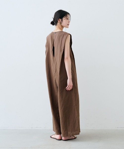 mensha!(メンシャ)の「mensha! ガーゼでドレスアップ!ワイドシルエットオールインワン(つなぎ/オールインワン・レディース・カーキブラウン/ブラック・M/L/LL)」の9枚目の写真