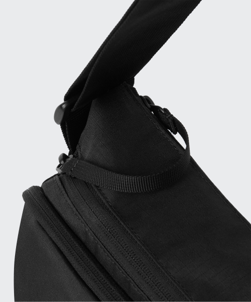 MUSINSA STANDARD（ムシンサスタンダード）の「[Helinox Collaboration] デュラブルメッセンジャーバッグ [ブラック]（メッセンジャーバッグ・レディース・その他・FREE）」の8枚目の写真