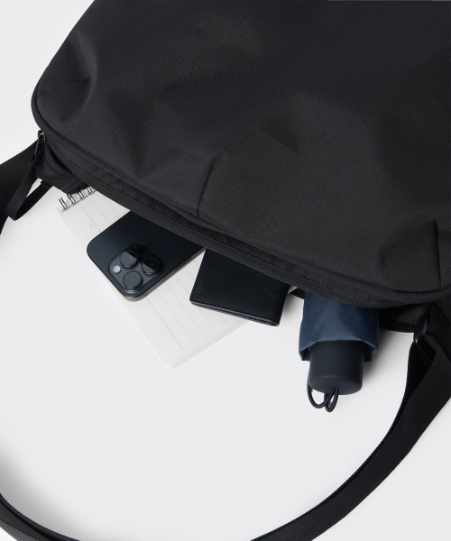 MUSINSA STANDARD（ムシンサスタンダード）の「[Helinox Collaboration] デュラブルメッセンジャーバッグ [ブラック]（メッセンジャーバッグ・レディース・その他・FREE）」の9枚目の写真