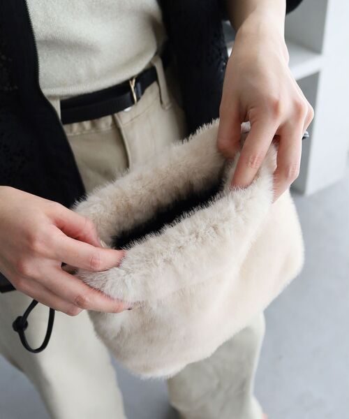 le.coeur blanc(ルクールブラン)の「《WEB限定》フェイクファー2wayショルダーバッグ(ショルダーバッグ・レディース・ブラウン系その他2/ブラック/アイボリー・FREE)」の7枚目の写真