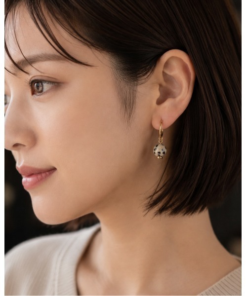 tone（トーン）の「【cocolani】［金属アレルギー対応］2way 天然石 フープイヤリング(MA)（イヤリング・レディース・クリア/キャメル/ホワイト/ベージュ/ブルー/グリーン/ピンク/ダークグレー・FREE）」の16枚目の写真
