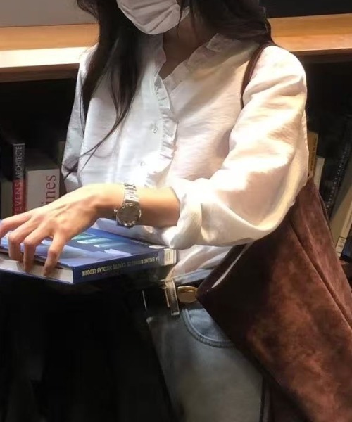 FLINEA（フリネア）の「Vネックフリル長袖ブラウス（シャツ/ブラウス・レディース・ベージュ/ホワイト/ブラック・FREE）」の4枚目の写真