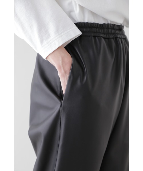 YLEVE(イレーヴ)の「YLEVE / SHEEP LEATHER TR(その他パンツ・レディース・ブラック・1/2/0)」の6枚目の写真
