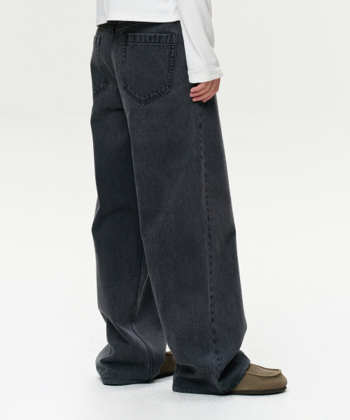 ERA（エラ）の「メンズ ERA ワイドフィット デニムパンツ - ダークグレー（デニムパンツ・メンズ・その他・MEDIUM/LARGE）」の2枚目の写真