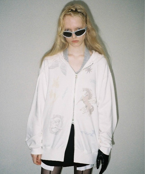 Carmelo(カーメロ)の「Horse print zip hoodie / セットアップ対応 ホースプリントパーカー(パーカー・レディース・ホワイト/ブラック・FREE)」の1枚目の写真
