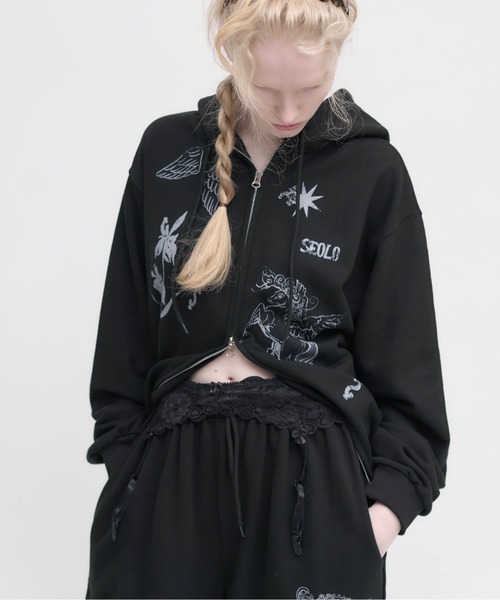 Carmelo(カーメロ)の「Horse print zip hoodie / セットアップ対応 ホースプリントパーカー(パーカー・レディース・ホワイト/ブラック・FREE)」の2枚目の写真