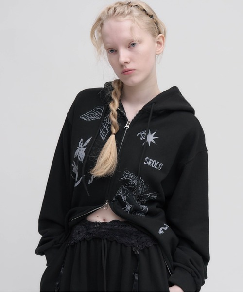 Carmelo(カーメロ)の「Horse print zip hoodie / セットアップ対応 ホースプリントパーカー(パーカー・レディース・ホワイト/ブラック・FREE)」の8枚目の写真