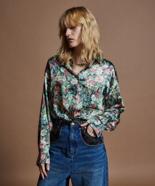 MAISON SPECIAL(メゾンスペシャル)の「【26WINTER PRE-ORDER】Gobelin Flower Print Shirt/ゴブランフラワープリントシャツ(シャツ/ブラウス・レディース・レッド/ブルー・FREE)」の2枚目の写真