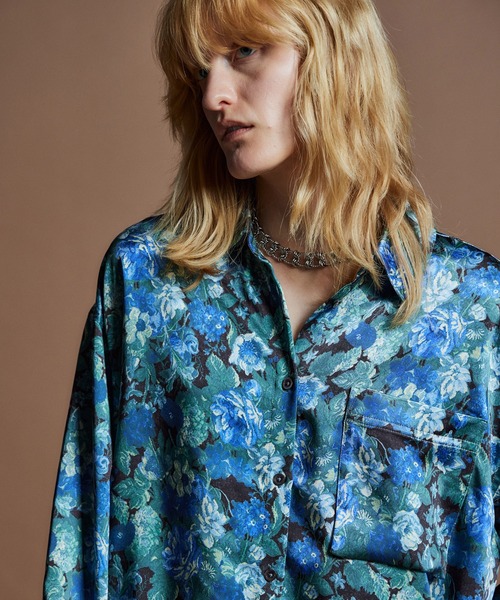 MAISON SPECIAL(メゾンスペシャル)の「【26WINTER PRE-ORDER】Gobelin Flower Print Shirt/ゴブランフラワープリントシャツ(シャツ/ブラウス・レディース・レッド/ブルー・FREE)」の4枚目の写真