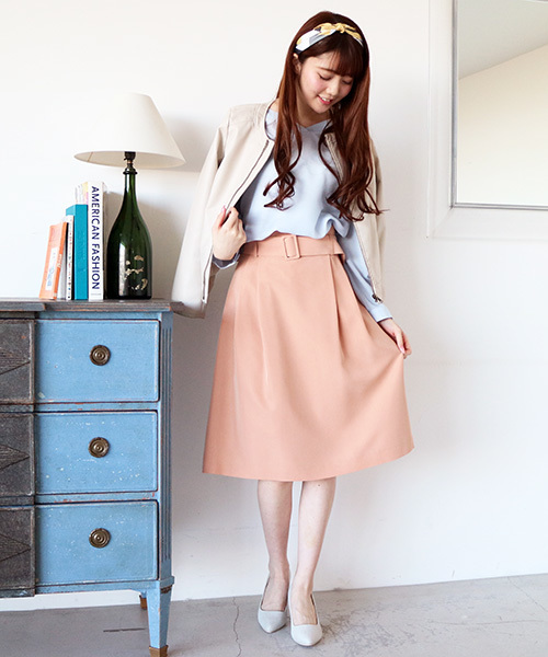 咲村です。ノーノーイエスの素敵なブルゾンです！レディース　本革　ベージュ 咲村です。ノーノーイエスの素敵なブルゾンです！レディース 本革