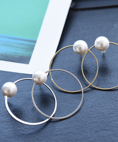 Luz Llena (NEY)(ラズレナニー)の「パールサークルピアス(ピアス(両耳用)・レディース・ゴールド/シルバー・フリ-)」の1枚目の写真