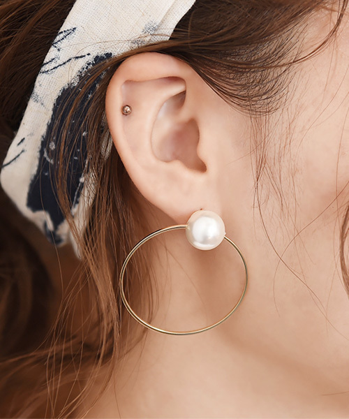 Luz Llena (NEY)(ラズレナニー)の「パールサークルピアス(ピアス(両耳用)・レディース・ゴールド/シルバー・フリ-)」の2枚目の写真