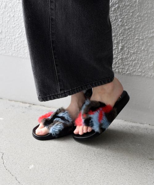 liflattie ships(リフラティ シップス)の「CHIARA(キアラ):フェイク ファー サンダル ◇(サンダル・レディース・ブラック/その他・38/36/37)」の3枚目の写真