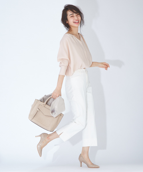 Au BANNISTER（オゥバニスター）の「Saffree7.5cmポインテッドプレーンパンプス（パンプス・レディース・ネイビー/パイソン/グレイッシュベージュ/ピンク系その他/ブラック・40/38/35/36/37/39/34）」の21枚目の写真