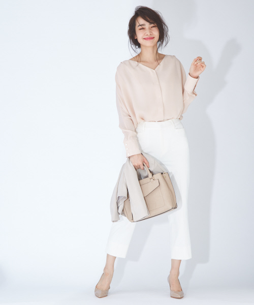 Au BANNISTER（オゥバニスター）の「Saffree7.5cmポインテッドプレーンパンプス（パンプス・レディース・ネイビー/パイソン/グレイッシュベージュ/ピンク系その他/ブラック・40/38/35/36/37/39/34）」の19枚目の写真