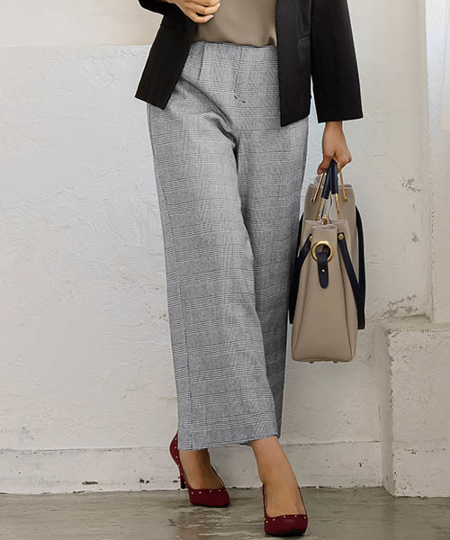 Pierrot(ピエロ)の「360°美脚見え ワイドパンツフルレングス センタープレス(その他パンツ・レディース・ホワイト/ブルー/ライトカーキ/グレイッシュベージュ/グレー/モカ/ブルーグリーン/スモークピンク/チャコール/ブラック/グリーン/ホワイト系その他/ネイビー/サンドベージュ/ピンクベージュ/ブラック系その他/ブラウン系その他/パープル系その他/キャメル/ブルー系その他/ベージュ系その他/グリーン系その他/ラベンダー/イエロー/テラコッタ/イエロー系その他/ベージュ系その他2/ブルーパープル/ブラウン系その他2/ピンク系その他・L/M)」の5枚目の写真