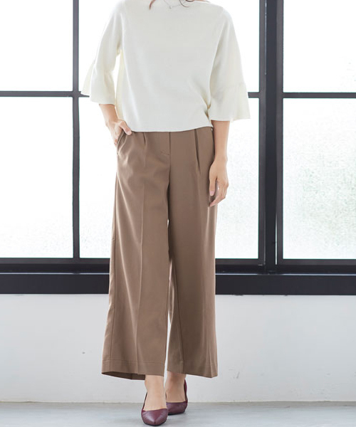 Pierrot(ピエロ)の「360°美脚見え ワイドパンツフルレングス センタープレス(その他パンツ・レディース・ホワイト/ブルー/ライトカーキ/グレイッシュベージュ/グレー/モカ/ブルーグリーン/スモークピンク/チャコール/ブラック/グリーン/ホワイト系その他/ネイビー/サンドベージュ/ピンクベージュ/ブラック系その他/ブラウン系その他/パープル系その他/キャメル/ブルー系その他/ベージュ系その他/グリーン系その他/ラベンダー/イエロー/テラコッタ/イエロー系その他/ベージュ系その他2/ブルーパープル/ブラウン系その他2/ピンク系その他・L/M)」の8枚目の写真