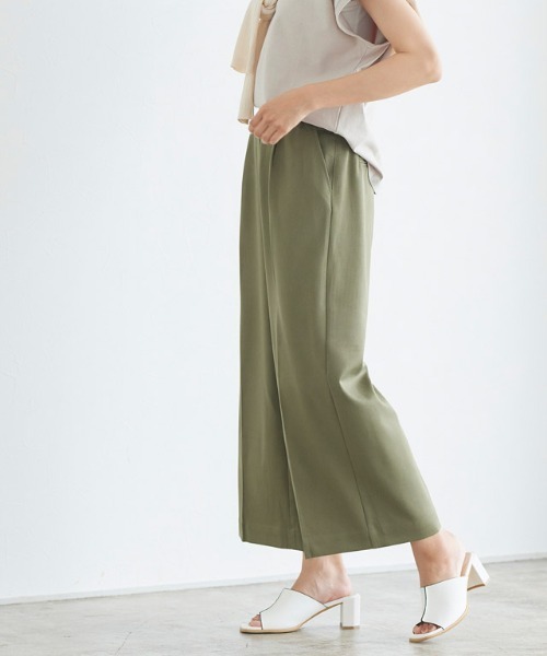 Pierrot(ピエロ)の「360°美脚見え ワイドパンツフルレングス センタープレス(その他パンツ・レディース・ホワイト/ブルー/ライトカーキ/グレイッシュベージュ/グレー/モカ/ブルーグリーン/スモークピンク/チャコール/ブラック/グリーン/ホワイト系その他/ネイビー/サンドベージュ/ピンクベージュ/ブラック系その他/ブラウン系その他/パープル系その他/キャメル/ブルー系その他/ベージュ系その他/グリーン系その他/ラベンダー/イエロー/テラコッタ/イエロー系その他/ベージュ系その他2/ブルーパープル/ブラウン系その他2/ピンク系その他・L/M)」の17枚目の写真