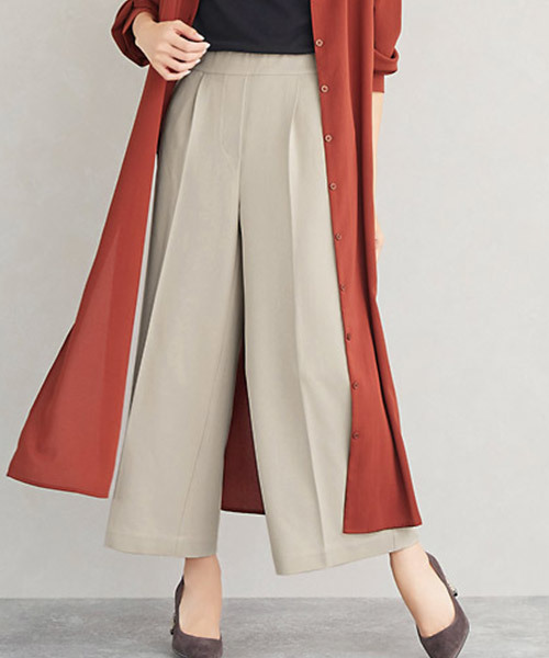 Pierrot(ピエロ)の「360°美脚見え ワイドパンツフルレングス センタープレス(その他パンツ・レディース・ホワイト/ブルー/ライトカーキ/グレイッシュベージュ/グレー/モカ/ブルーグリーン/スモークピンク/チャコール/ブラック/グリーン/ホワイト系その他/ネイビー/サンドベージュ/ピンクベージュ/ブラック系その他/ブラウン系その他/パープル系その他/キャメル/ブルー系その他/ベージュ系その他/グリーン系その他/ラベンダー/イエロー/テラコッタ/イエロー系その他/ベージュ系その他2/ブルーパープル/ブラウン系その他2/ピンク系その他・L/M)」の12枚目の写真