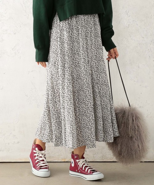 Cheek（チーク）の「《WEB限定》小花柄フレアスカート（スカート・レディース・ホワイト/ブラック/レッド/マスタード・MEDIUM）」の2枚目の写真