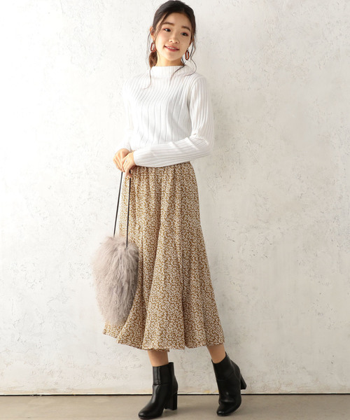 Cheek（チーク）の「《WEB限定》小花柄フレアスカート（スカート・レディース・ホワイト/ブラック/レッド/マスタード・MEDIUM）」の10枚目の写真