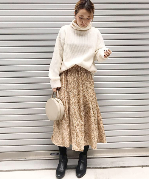 Cheek（チーク）の「《WEB限定》小花柄フレアスカート（スカート・レディース・ホワイト/ブラック/レッド/マスタード・MEDIUM）」の22枚目の写真