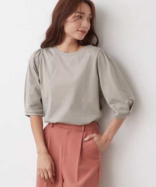 Pierrot(ピエロ)の「シルケットコットンボリュームスリーブトップス(Tシャツ/カットソー・レディース・ブラック/オフホワイト/グレイッシュベージュ/ライトベージュ・M/L)」の4枚目の写真
