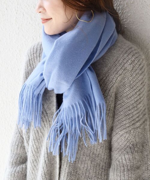 SHIPS（シップス）の「ソリッドカシミヤストール 20FW◇（ストール/ショール・レディース・ブラック/ライトグレー/ベージュ/スカイブルー/ピンク・ONE SIZE）」の9枚目の写真