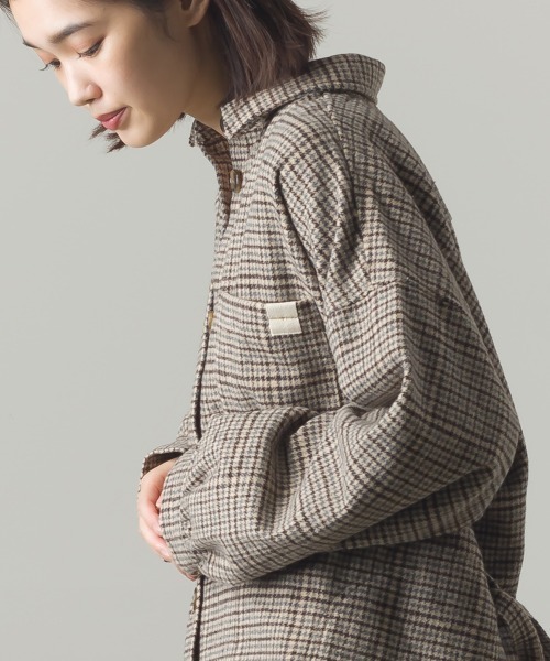 OMNES(オムネス)の「フェイクウールチェックシャツコート(その他アウター・レディース・ブラウン・FREE)」の4枚目の写真