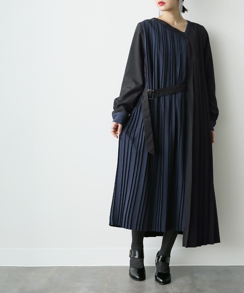 kOhAKU（コハク）の「『バイカラーアシメプリーツワンピース』（ワンピース・レディース・ブラック・1/2）」の8枚目の写真