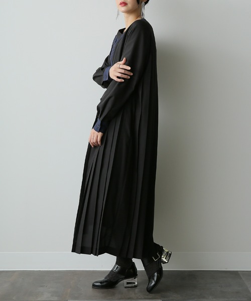 kOhAKU（コハク）の「『バイカラーアシメプリーツワンピース』（ワンピース・レディース・ブラック・1/2）」の5枚目の写真