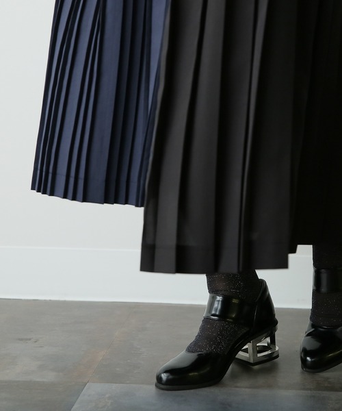 kOhAKU（コハク）の「『バイカラーアシメプリーツワンピース』（ワンピース・レディース・ブラック・1/2）」の3枚目の写真