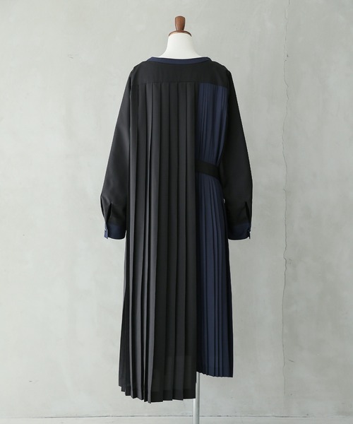 kOhAKU（コハク）の「『バイカラーアシメプリーツワンピース』（ワンピース・レディース・ブラック・1/2）」の13枚目の写真