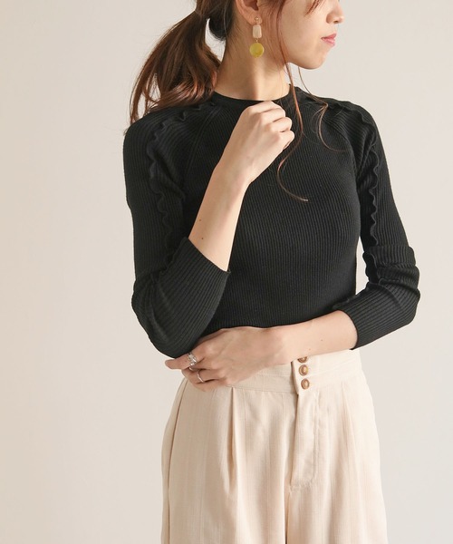 HER CLOSET(ハークローゼット)の「【HERCLOSET】メロウデザインクルーネックリブニット(ニット/セーター・レディース・ブラック/ライトグリーン/アイボリー/グレイッシュベージュ・M)」の2枚目の写真