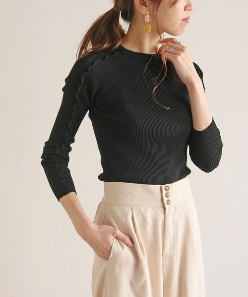 HER CLOSET(ハークローゼット)の「【HERCLOSET】メロウデザインクルーネックリブニット(ニット/セーター・レディース・ブラック/ライトグリーン/アイボリー/グレイッシュベージュ・M)」の5枚目の写真