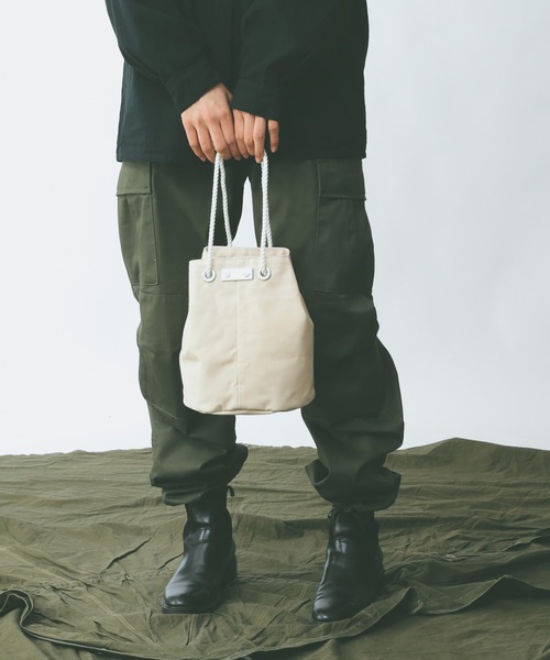 WAIPER.inc（ワイパーインク）の「clipmarks warehouse クリップマークス ウェアハウス cross クロス　巾着バッグ（ショルダーバッグ・メンズ・オリーブ/マスタード/ナチュラル・ONE SIZE）」の6枚目の写真