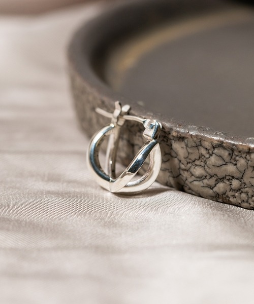 UNITED TOKYO（ユナイテッドトウキョウ）の「シルバークロスピアス（ピアス（片耳用）・メンズ・シルバー・FREE）」の5枚目の写真