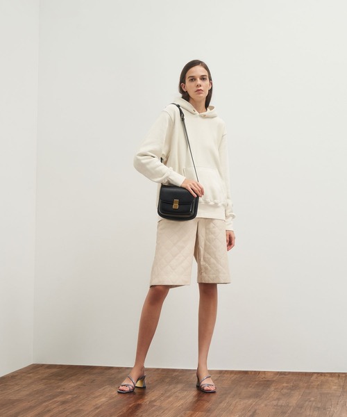 CHARLES & KEITH(チャールズ & キース)の「メタリックプッシュロック ショルダーバッグ / Metallic Push-Lock Shoulder Bag(ショルダーバッグ・レディース・ライトピンク/グリーン/ブラック/サンドベージュ・M)」の9枚目の写真