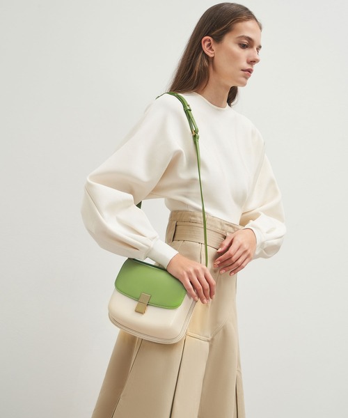 CHARLES & KEITH(チャールズ & キース)の「メタリックプッシュロック ショルダーバッグ / Metallic Push-Lock Shoulder Bag(ショルダーバッグ・レディース・ライトピンク/グリーン/ブラック/サンドベージュ・M)」の21枚目の写真
