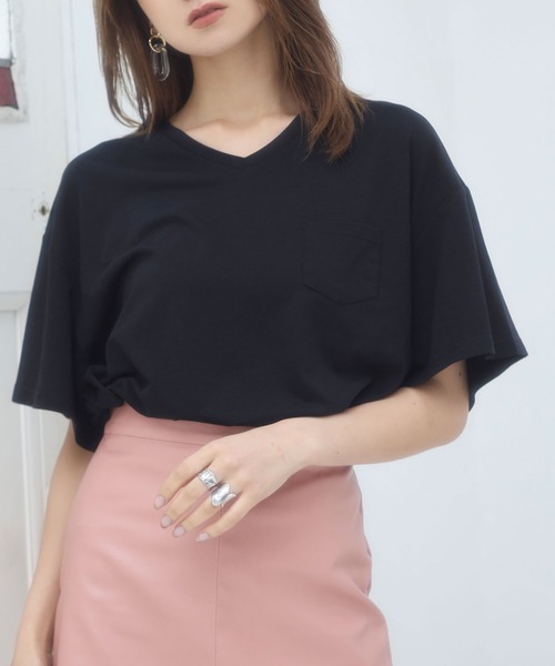 Newlyme（ニューリーミー）の「胸ポケット付きクルーネックｏｒＶネックＴシャツ（Tシャツ/カットソー・レディース・ホワイト/ブラック/カーキ/モカ/ホワイト系その他/ブラック系その他/ブラウン系その他/グリーン系その他・MEDIUM/LARGE）」の4枚目の写真