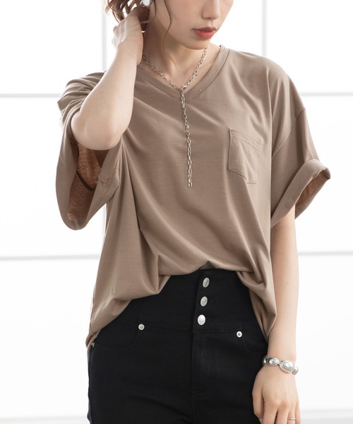 Newlyme（ニューリーミー）の「胸ポケット付きクルーネックｏｒＶネックＴシャツ（Tシャツ/カットソー・レディース・ホワイト/ブラック/カーキ/モカ/ホワイト系その他/ブラック系その他/ブラウン系その他/グリーン系その他・MEDIUM/LARGE）」の6枚目の写真