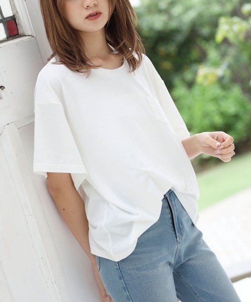 Newlyme（ニューリーミー）の「胸ポケット付きクルーネックｏｒＶネックＴシャツ（Tシャツ/カットソー・レディース・ホワイト/ブラック/カーキ/モカ/ホワイト系その他/ブラック系その他/ブラウン系その他/グリーン系その他・MEDIUM/LARGE）」の2枚目の写真