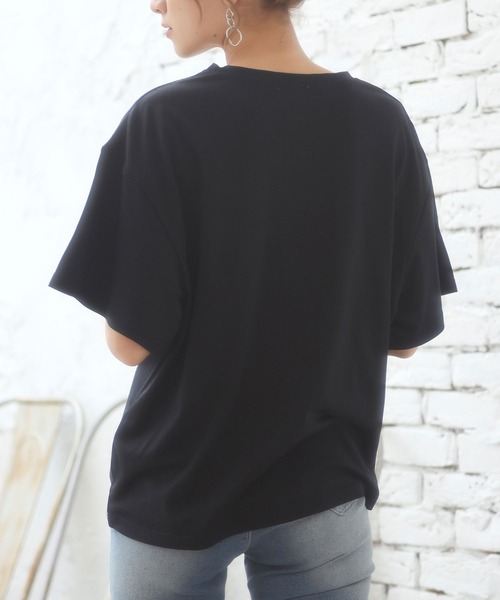 Newlyme（ニューリーミー）の「胸ポケット付きクルーネックｏｒＶネックＴシャツ（Tシャツ/カットソー・レディース・ホワイト/ブラック/カーキ/モカ/ホワイト系その他/ブラック系その他/ブラウン系その他/グリーン系その他・MEDIUM/LARGE）」の16枚目の写真