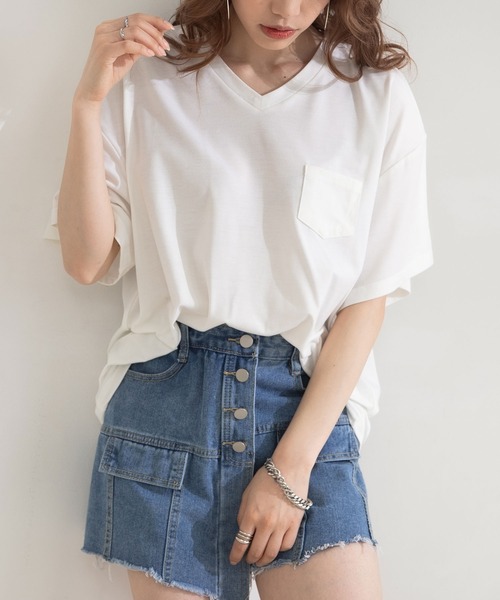 Newlyme（ニューリーミー）の「胸ポケット付きクルーネックｏｒＶネックＴシャツ（Tシャツ/カットソー・レディース・ホワイト/ブラック/カーキ/モカ/ホワイト系その他/ブラック系その他/ブラウン系その他/グリーン系その他・MEDIUM/LARGE）」の17枚目の写真