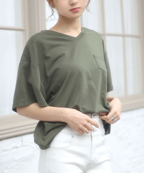 Newlyme（ニューリーミー）の「胸ポケット付きクルーネックｏｒＶネックＴシャツ（Tシャツ/カットソー・レディース・ホワイト/ブラック/カーキ/モカ/ホワイト系その他/ブラック系その他/ブラウン系その他/グリーン系その他・MEDIUM/LARGE）」の21枚目の写真